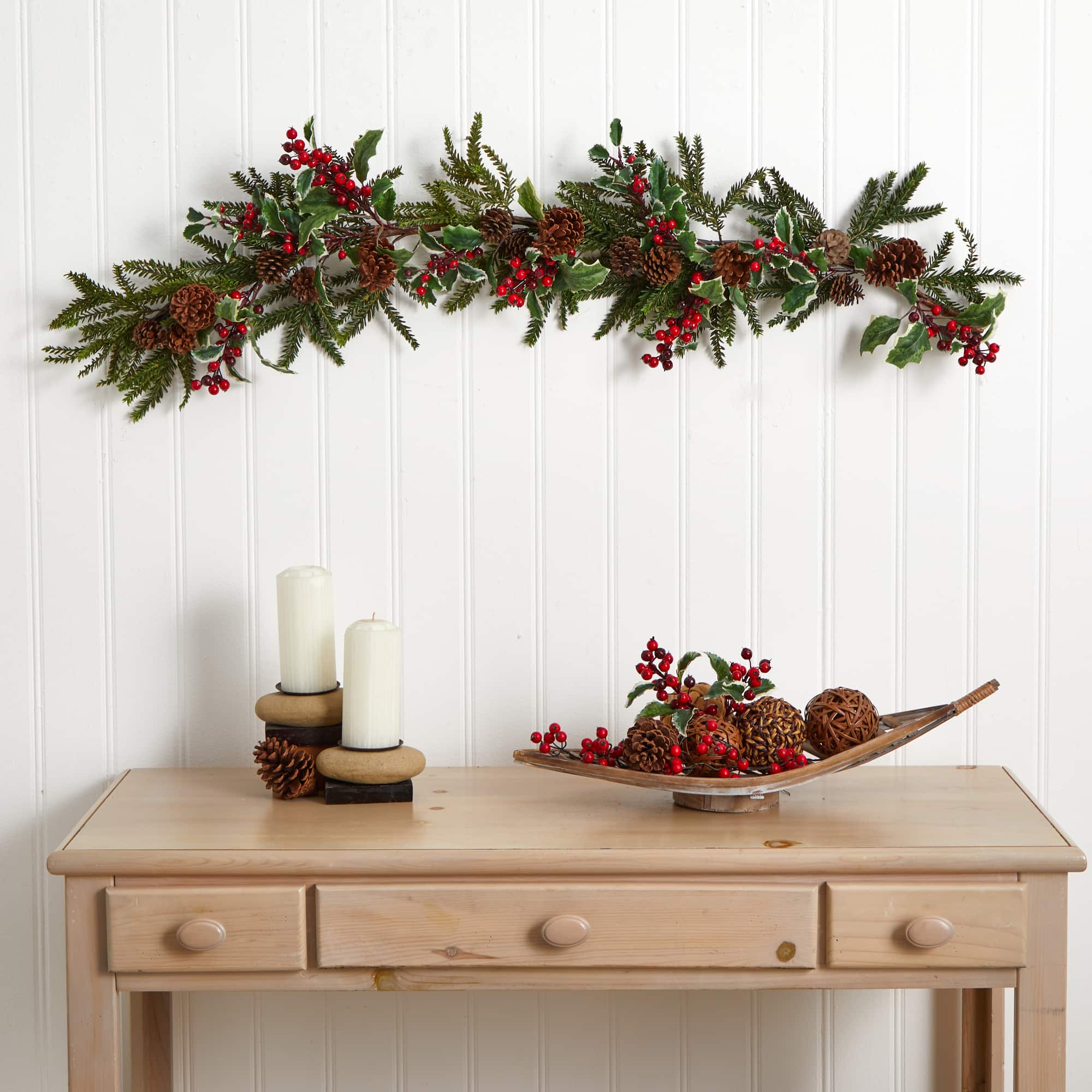 4.5ft. Holly Berry Garland